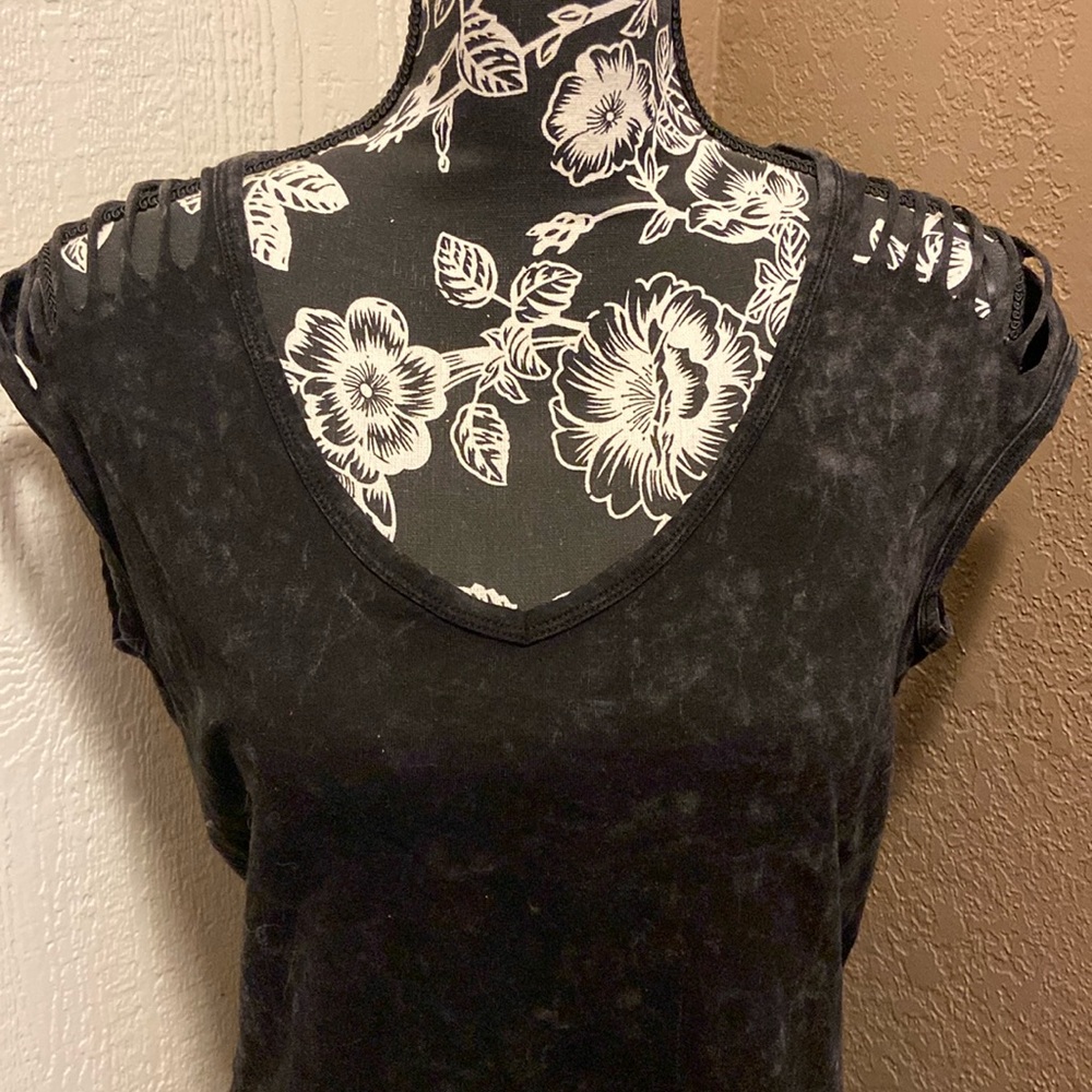 NWT Rock & Republic slashed tee